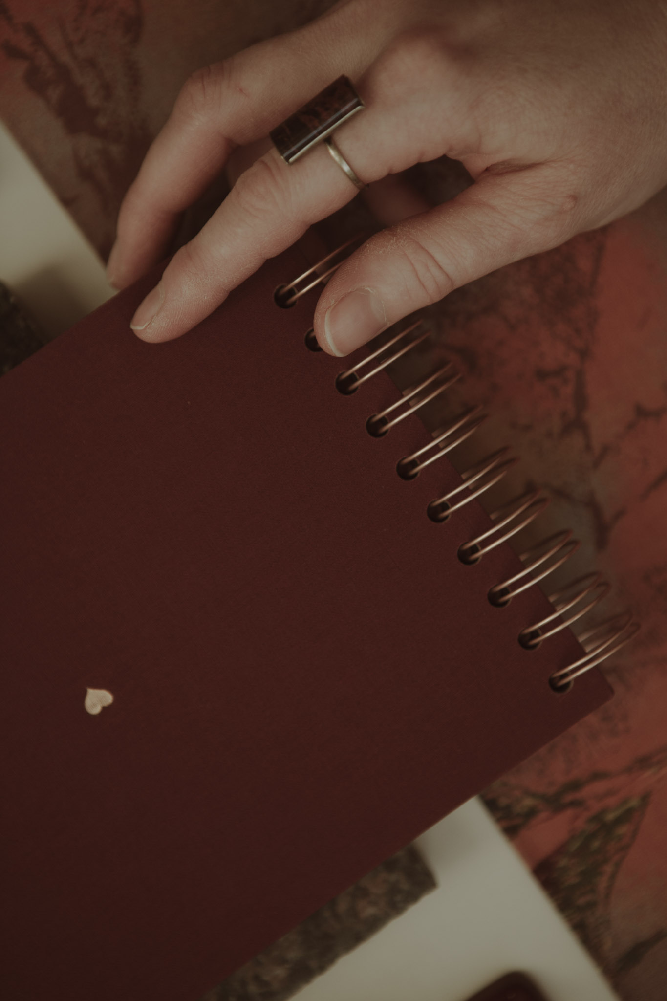 Album na spirali 20 x 15 cm wino z Bordeaux z symbolem SERCE